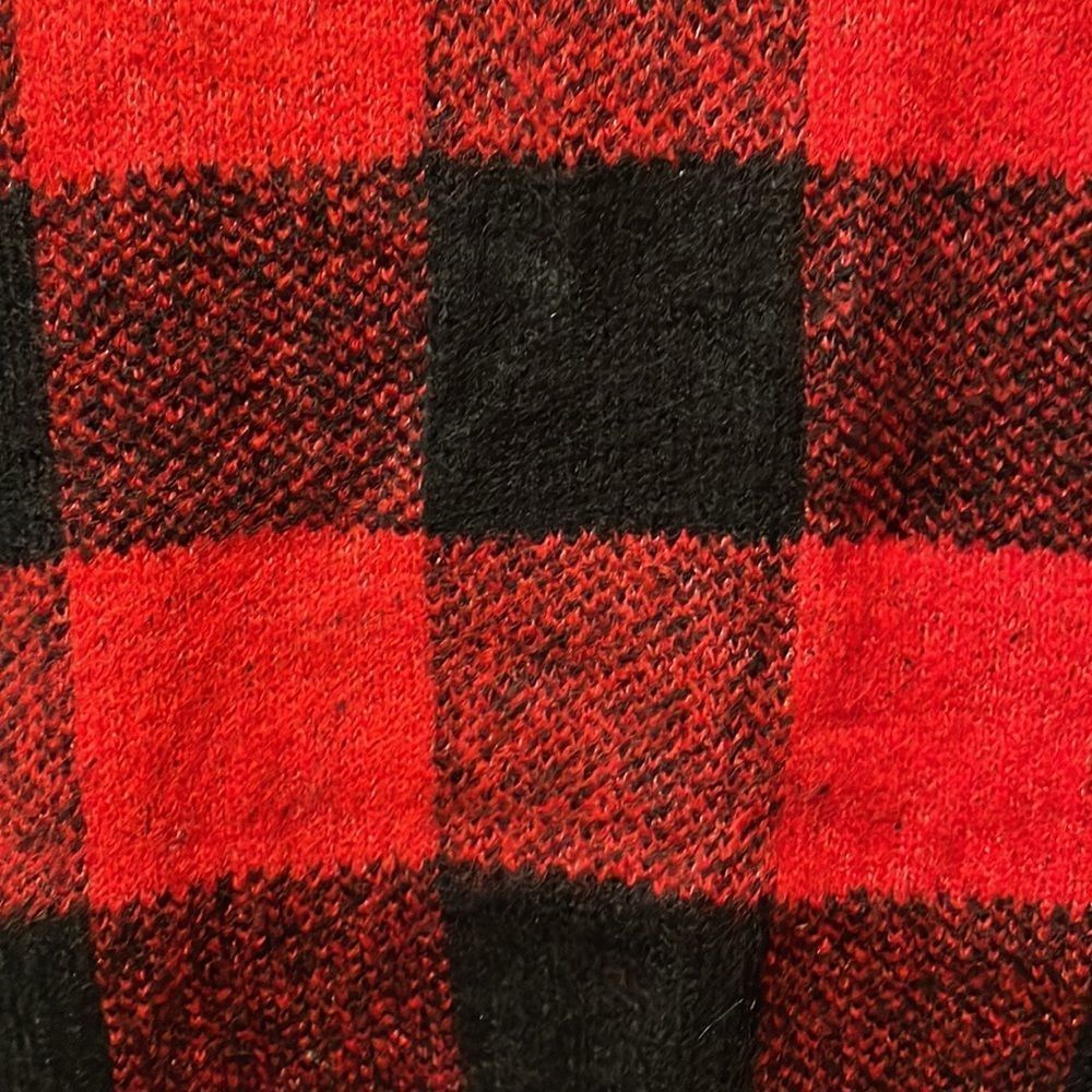 Red and black sweater‎ - Picture 4 of 6